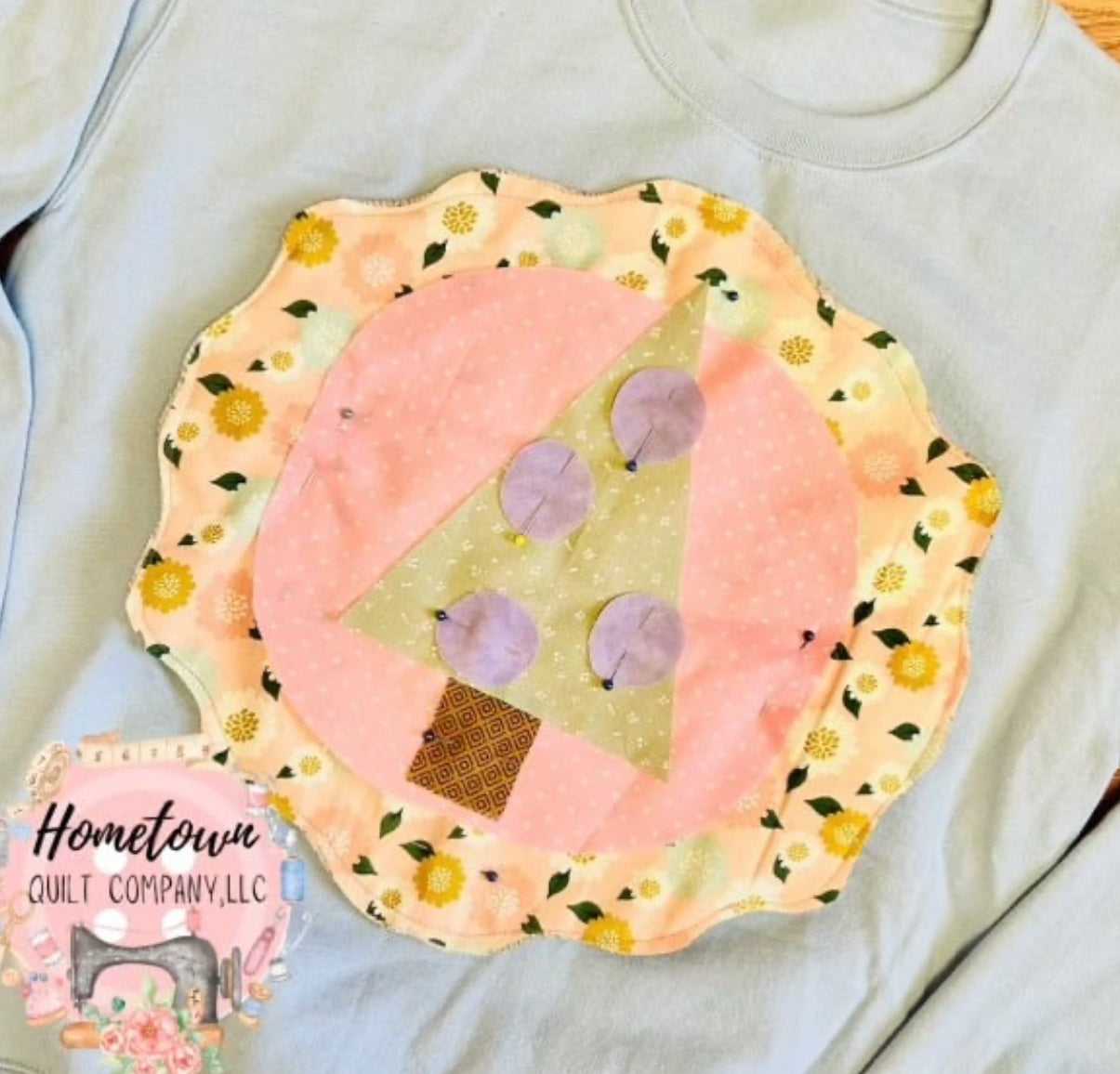 Christmas Tree in a Circle Appliqué